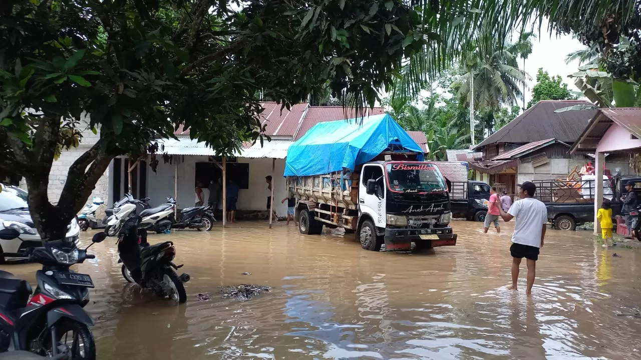 Meluas, Ratusan Rumah  Di Kecamatan VII Koto Terendam Luapan Sungai Batanghari