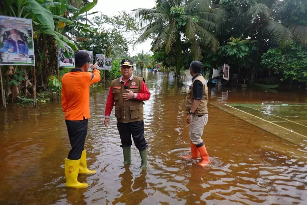 Tinjau Lokasi Banjir, Ini Pesan Gubri kepada Masyarakat Terdampak