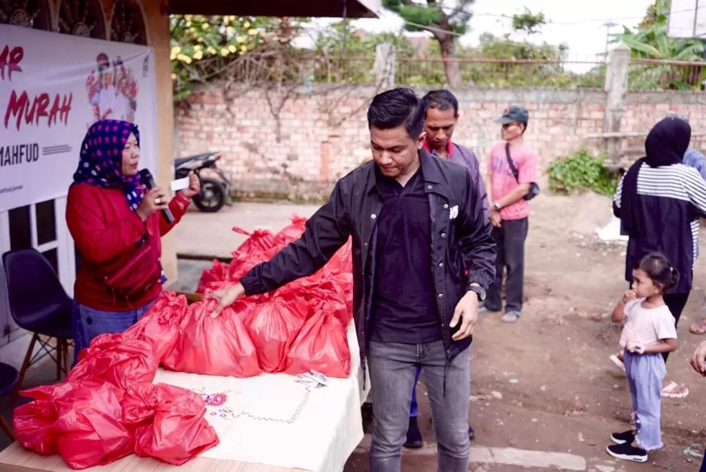 TPM Ganjar-Mahfud Gelar Bazar Sembako Murah di Paal Merah Kota Jambi,  Segini Harganya