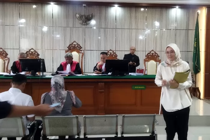 Mantan Bupati Purwakarta Anne Ratna Mustika Hadir Pada Sidang Kasus Korupsi BTT Covid-19 di PN Tipikor Bandung