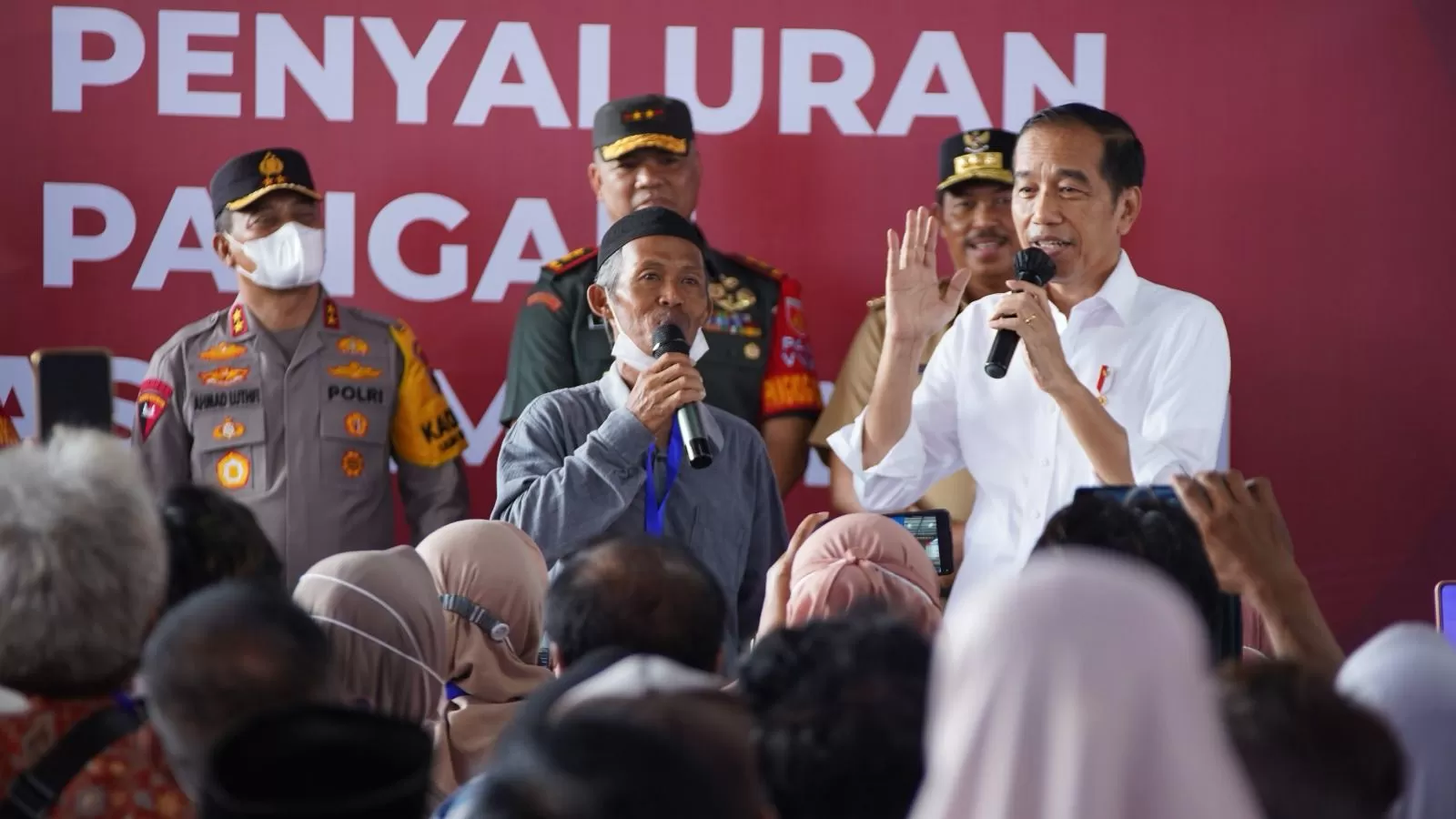 Presiden Jokowi Hadiri Penyaluran Perdana Bantuan Pangan Cadangan Beras Pemerintah Kepada Seribu Warga Penerima di Cilacap