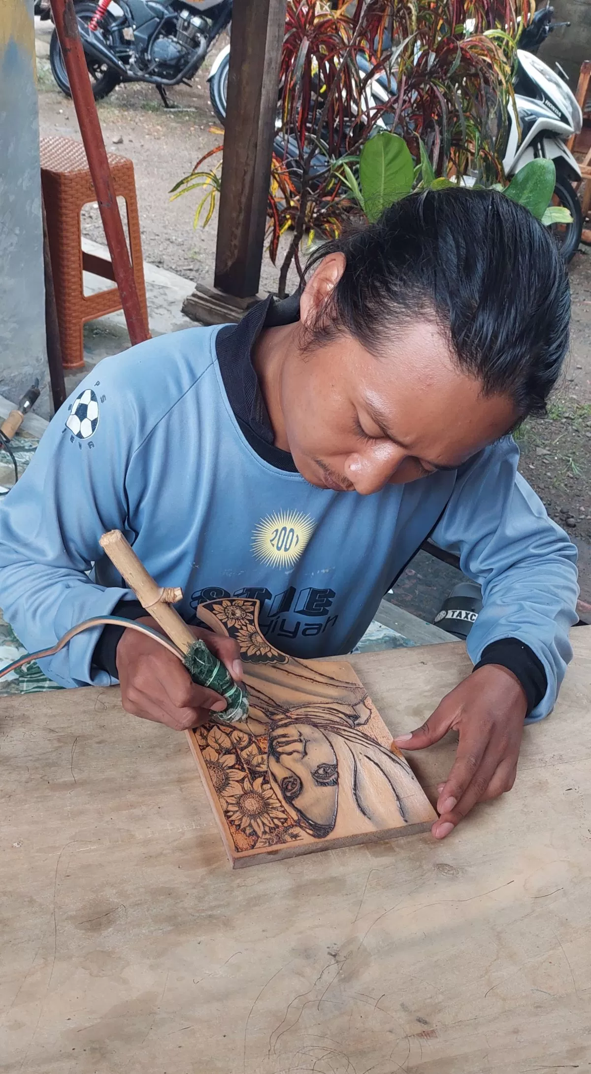 Cerita Robeth Zarkasi Seniman Lukis Obong Jebolan Pondok Asal Trenggalek yang Karyanya Menembus hingga Luar Jawa