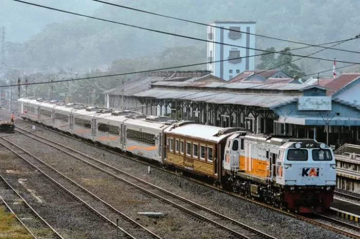 Kabar Baik! Pasca Evakuasi Kecelakaan KA Turangga dan KA Lokal Bandung Raya, Jalur Haurpugur Menuju Cicalengka Sudah Bisa Dilewati KA