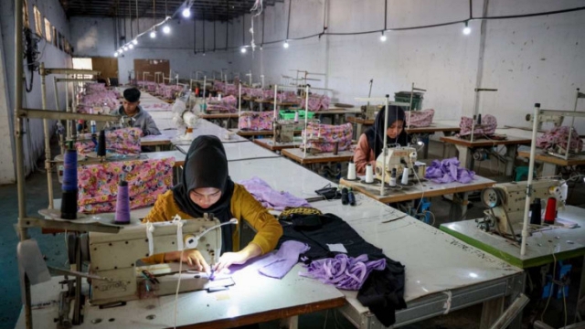 Diam-diam PHK Pabrik Tekstil RI Makan Korban 1 Juta Orang Pekerja