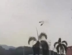 Ngeri! Rekaman Video Detik-Detik 2 Heli AL Malaysia Tabrakan di Udara saat Latihan Parade