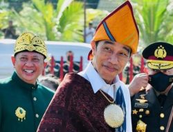 Jokowi Ingin Kalungkan Sendiri Medali Kejayaan Dinasti ke Keluarganya