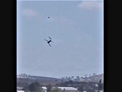 Reaksi Netizen atas Video Viral Bocah Palestina Berhasil Jatuhkan Drone Israel dengan Lemparan Batu