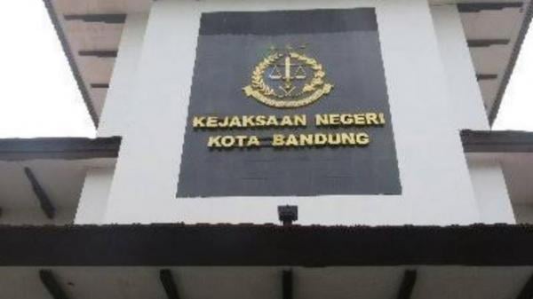 Korupsi Dana BOS Rp664 Juta, Kepsek SMAN 10 Bandung dan Bendahara Jadi Tersangka
