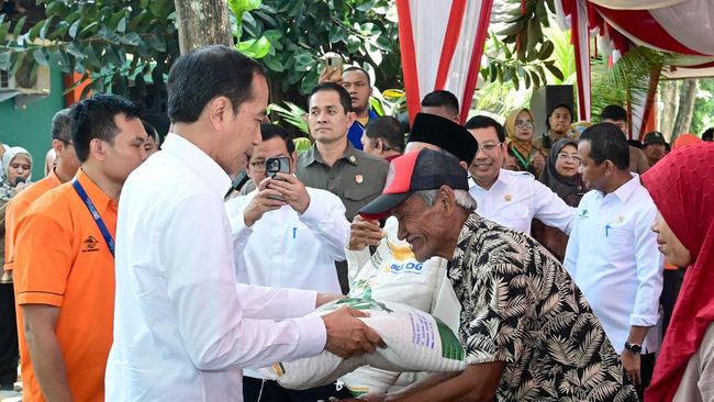 KPK Benarkan Bansos yang Diduga Dikorupsi Dibagikan oleh Jokowi