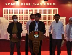 5 Rayuan Ketua KPU Agar Cindra Mau 'Dicoblos'